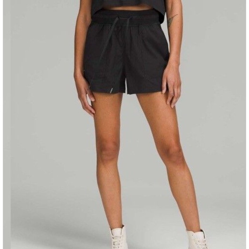 Lululemon Size 8 Dance Studio High-Rise Shorts Black
